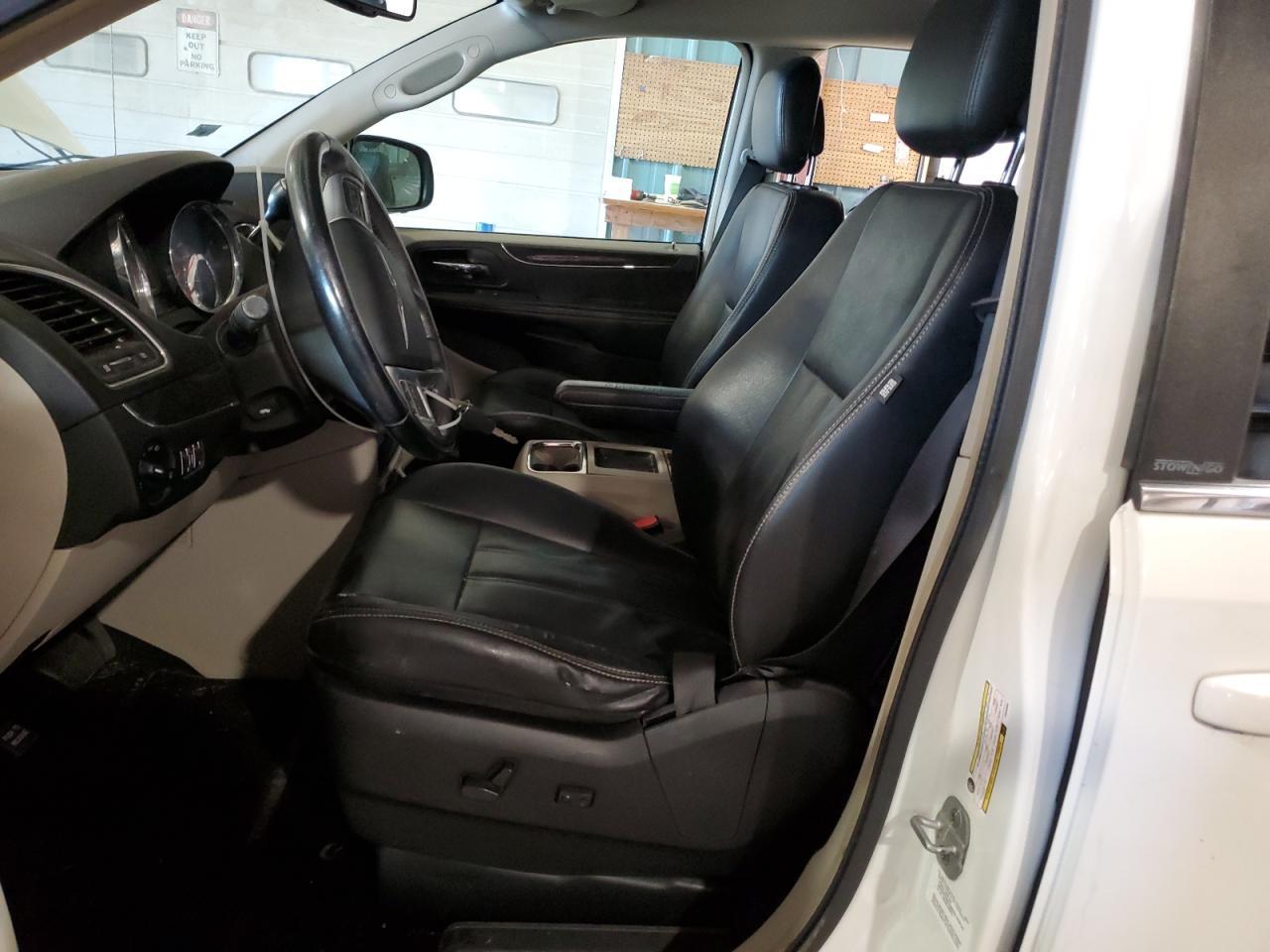 2012 CHRYSLER Town & Country