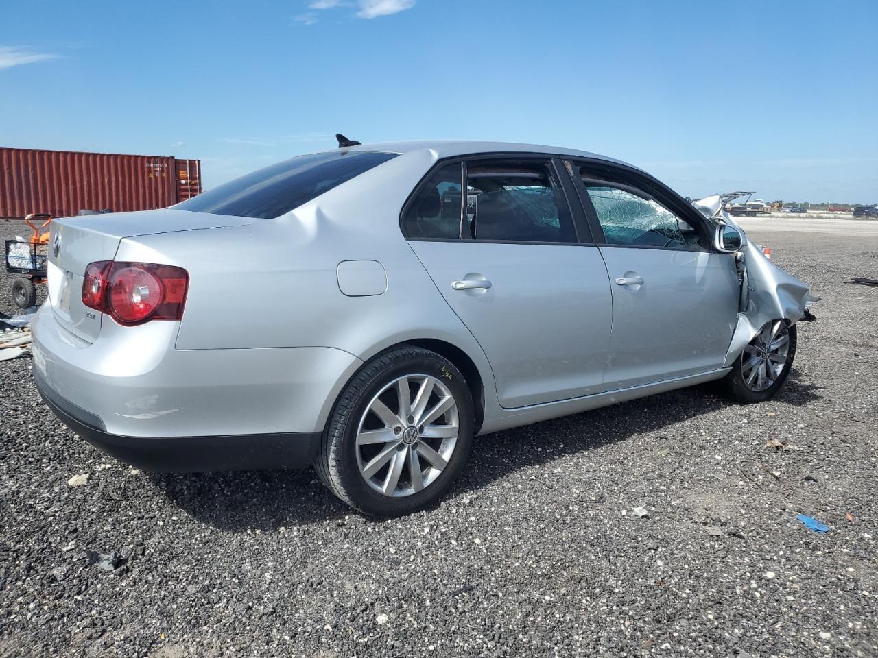 2010 VOLKSWAGEN JETTA
