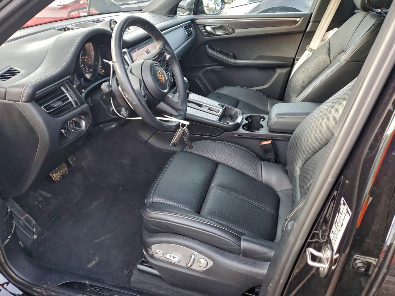 2023 PORSCHE Macan
