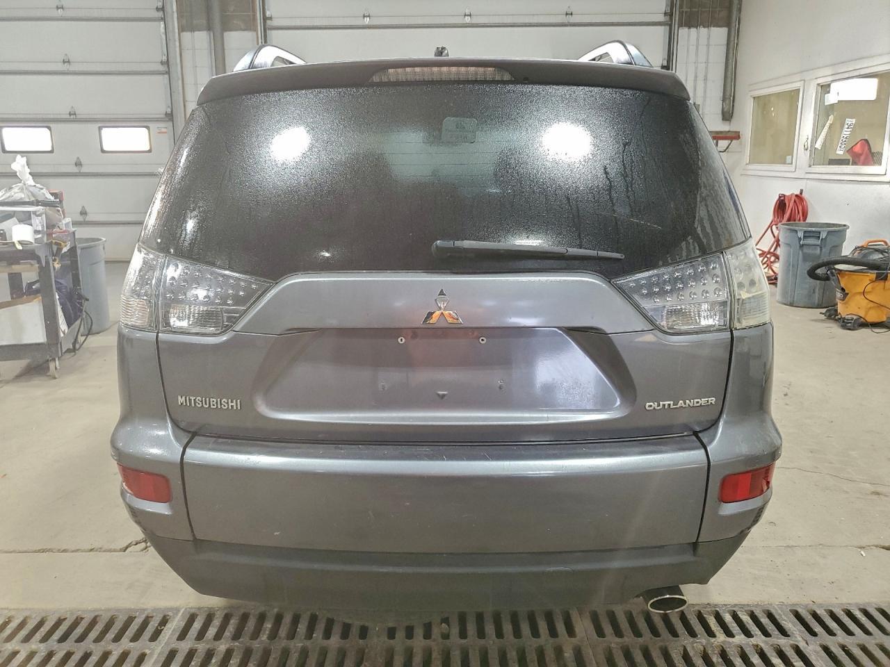 2010 MITSUBISHI outlander