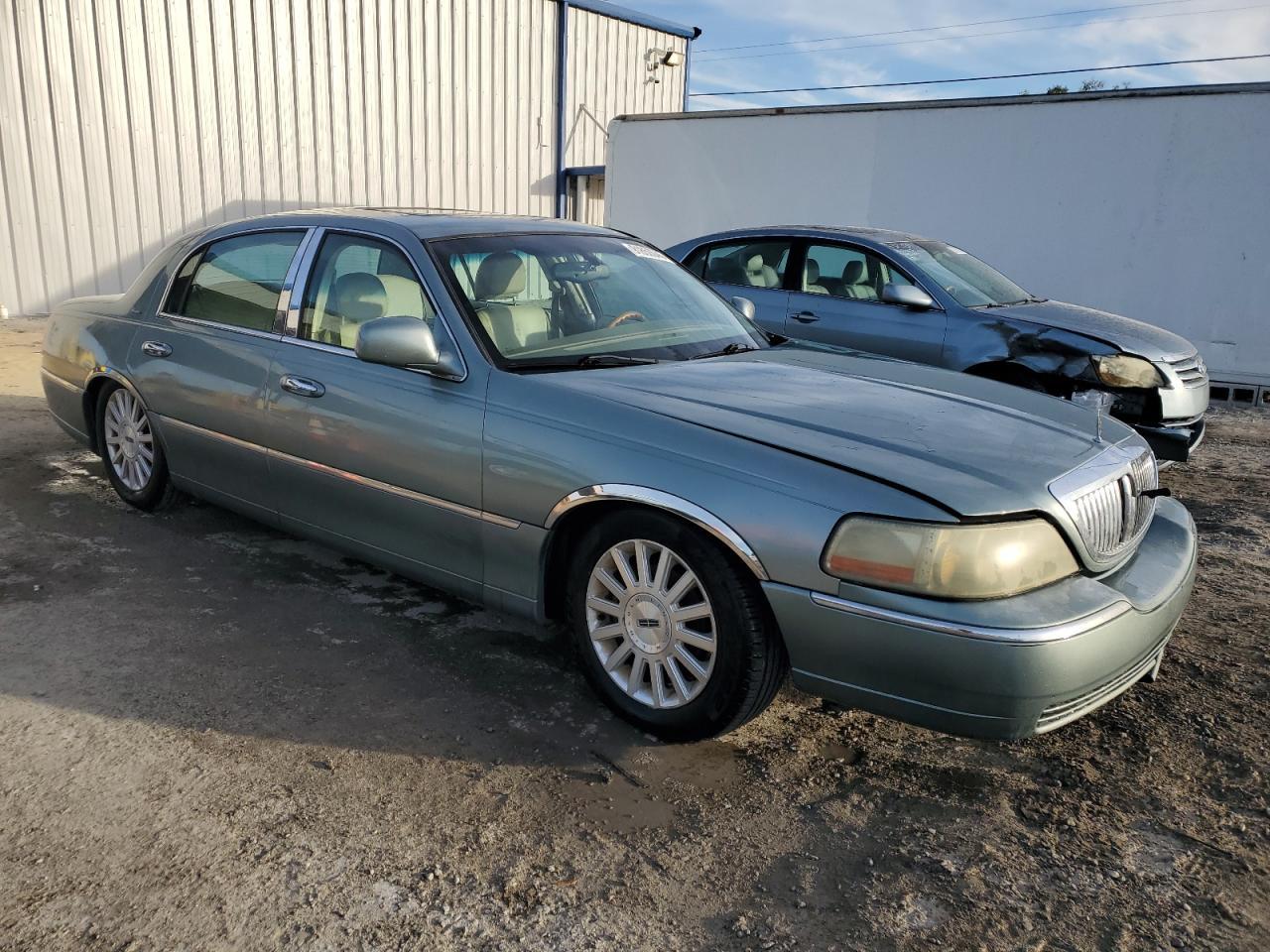 2004 LINCOLN Town Car