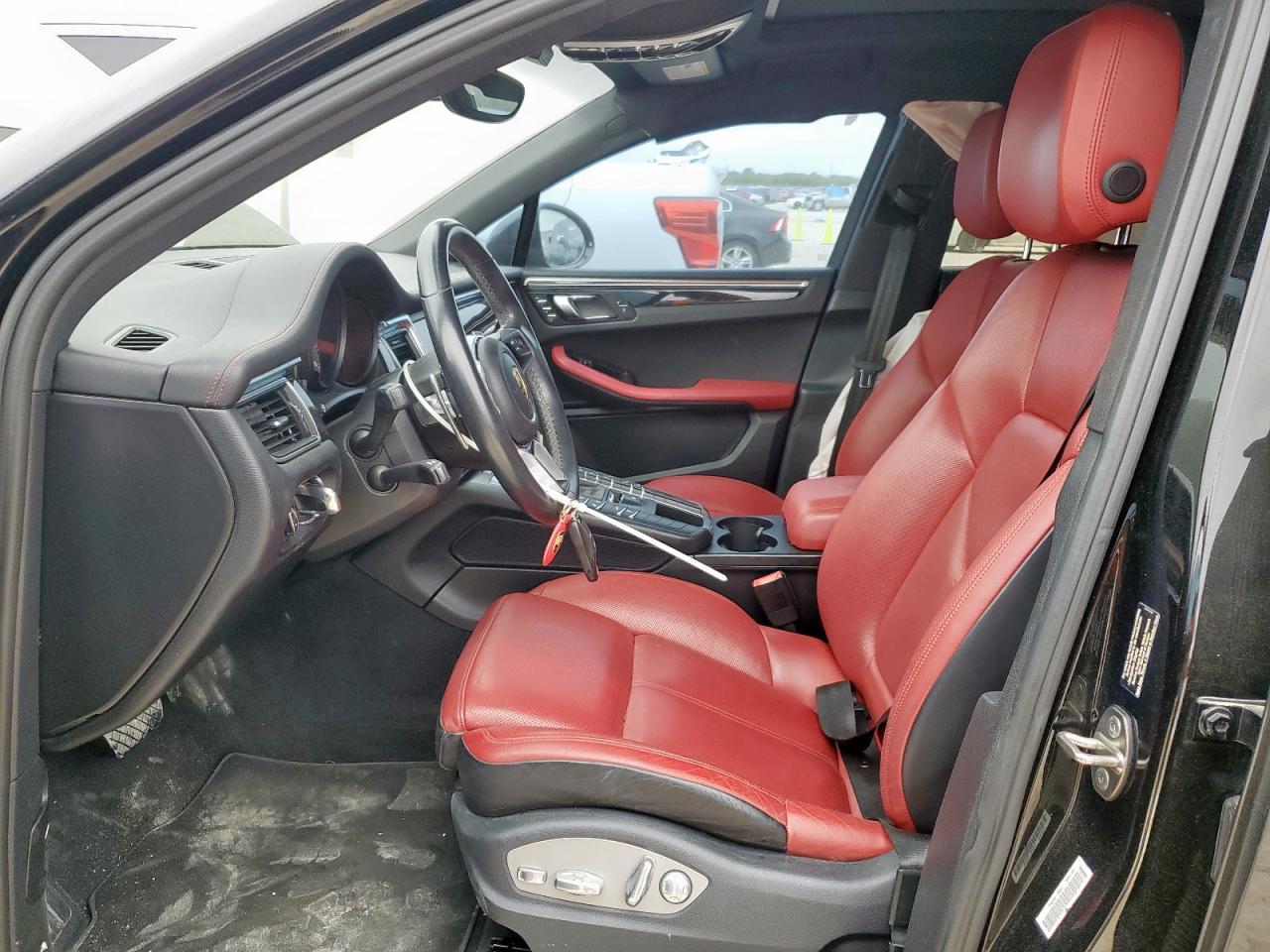2016 PORSCHE Macan