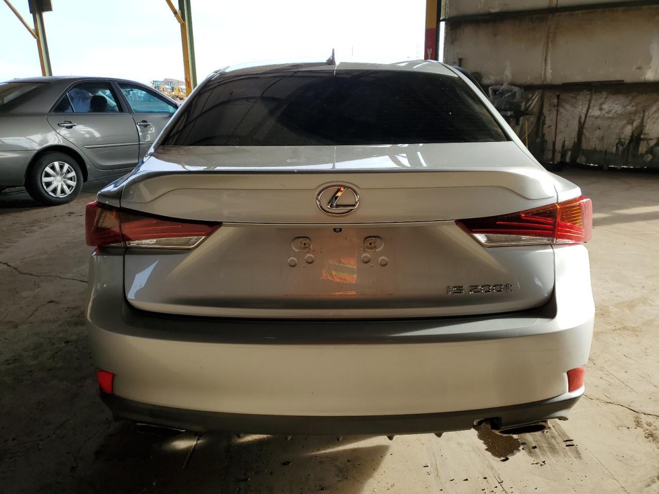 2017 LEXUS IS 200t