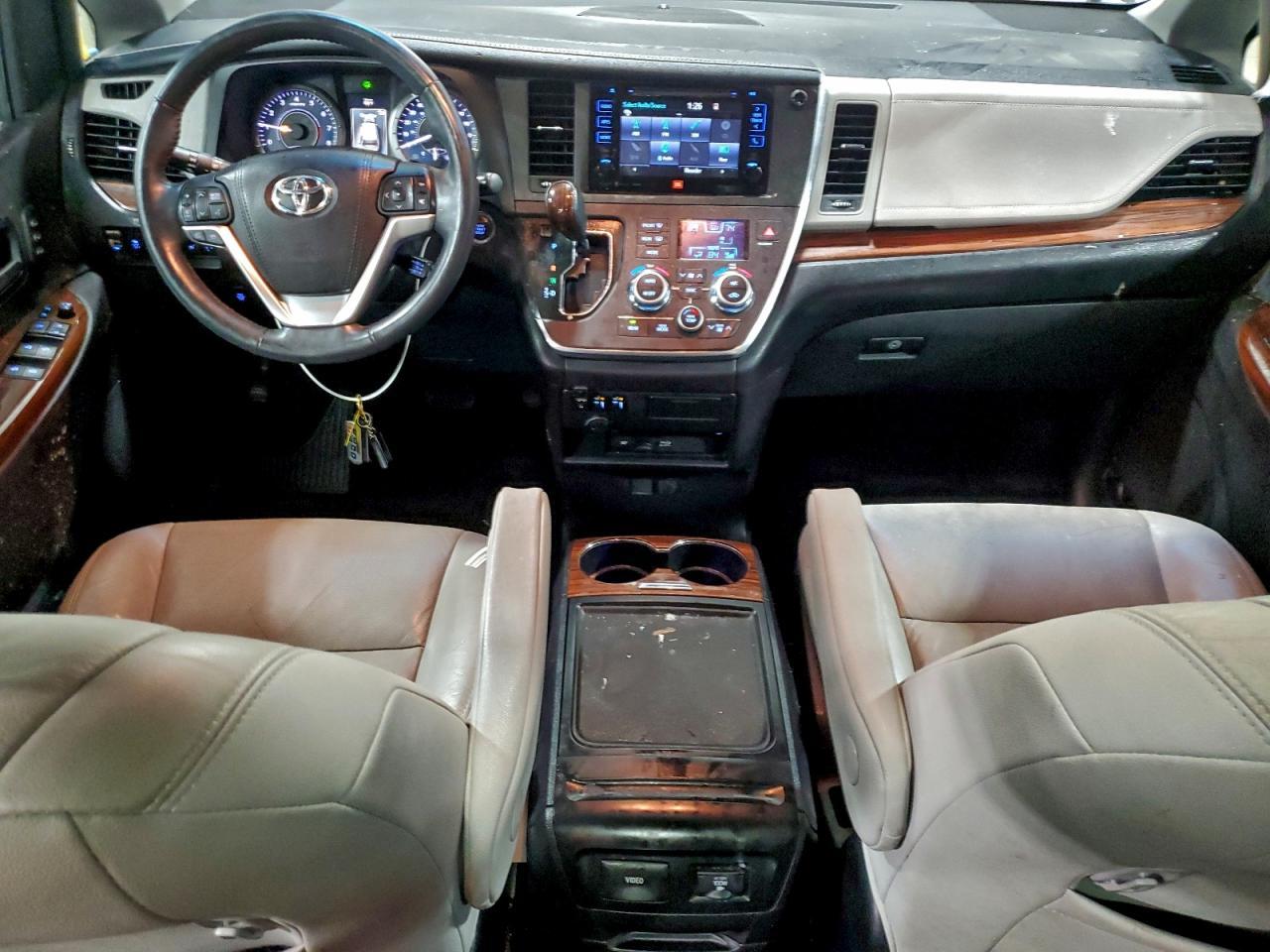 2017 TOYOTA SIENNA