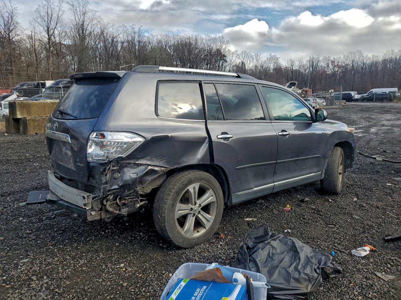 2011 TOYOTA HIGHLANDER