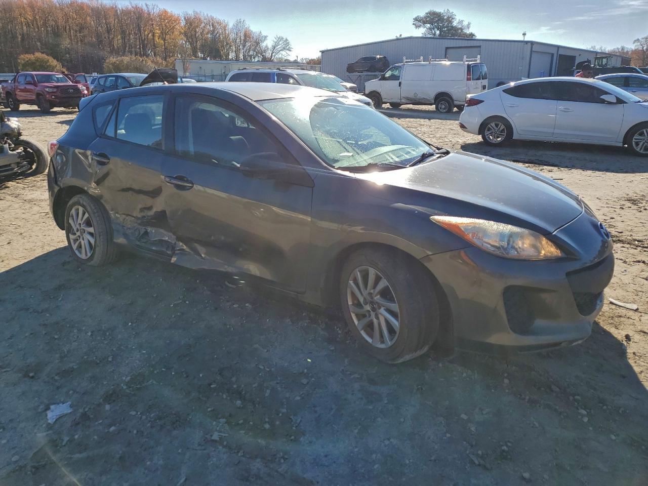2013 MAZDA 3