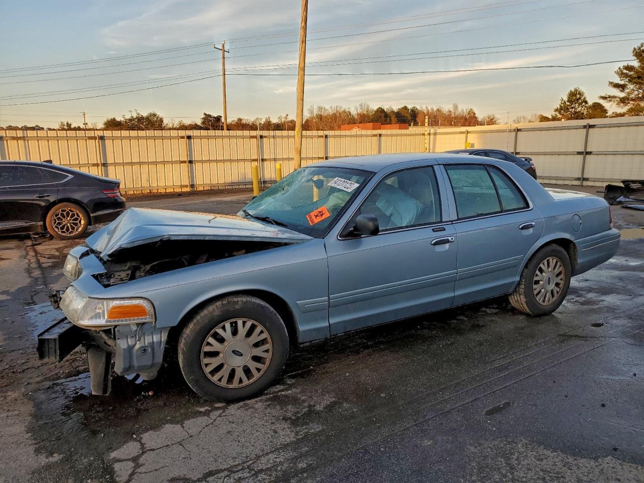 2004 FORD Crown Victoria