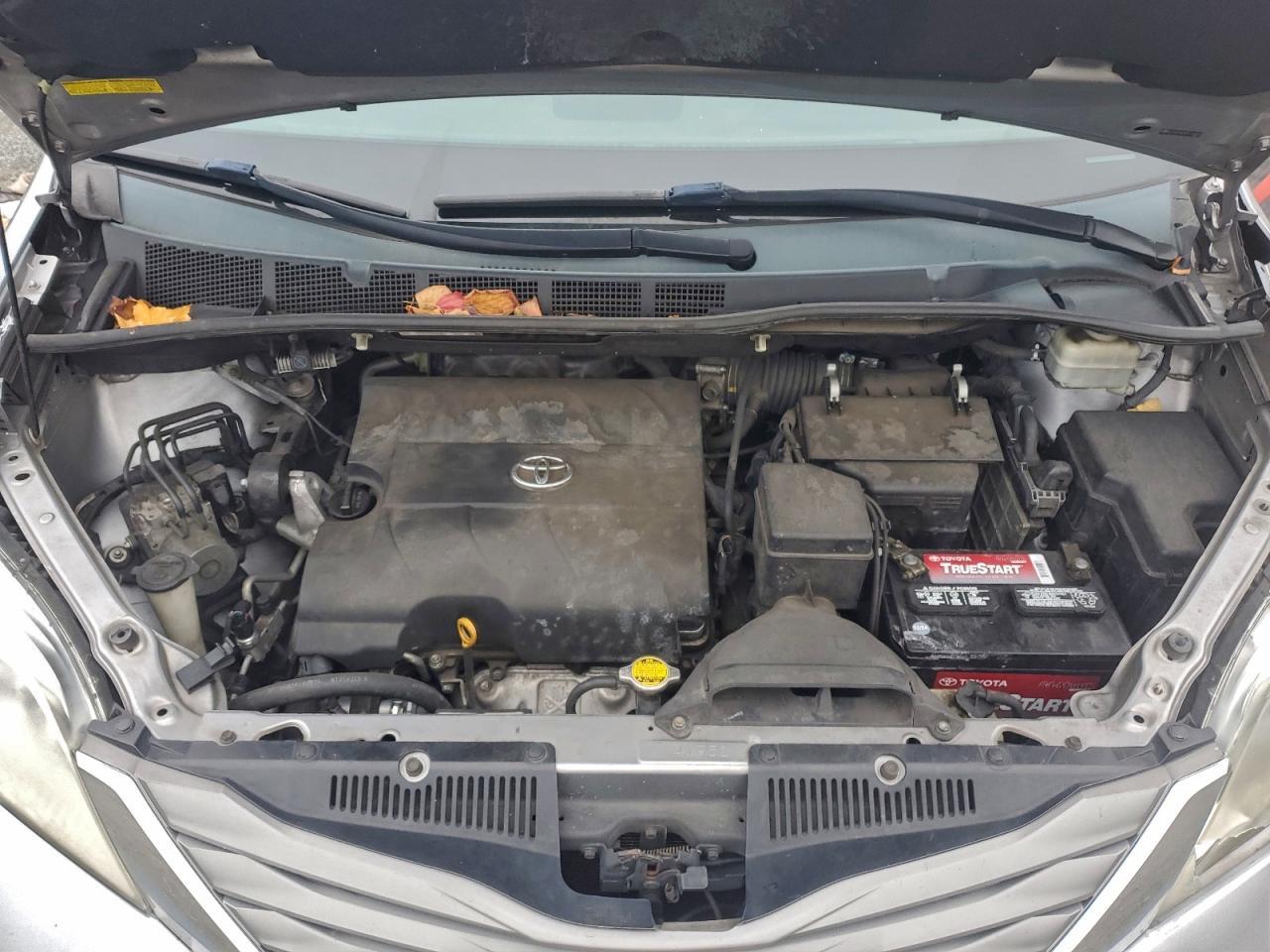 2012 TOYOTA SIENNA