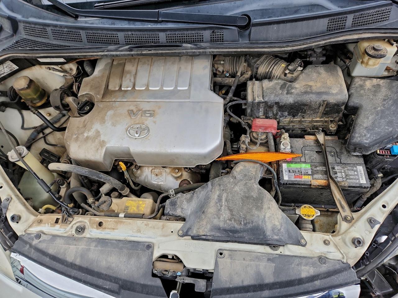 2010 TOYOTA SIENNA