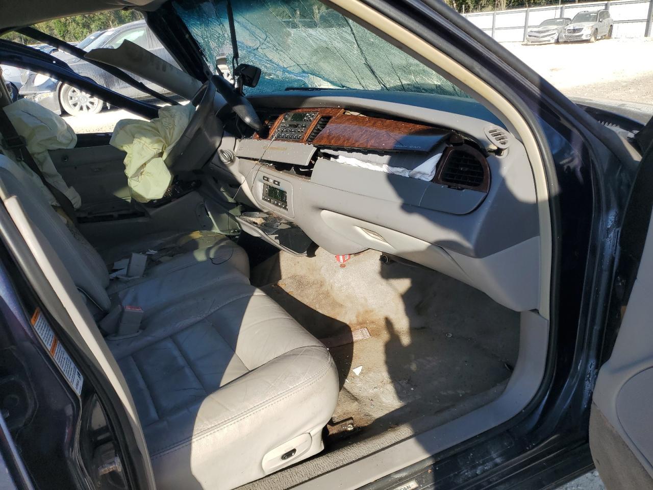 2001 LINCOLN Town Car