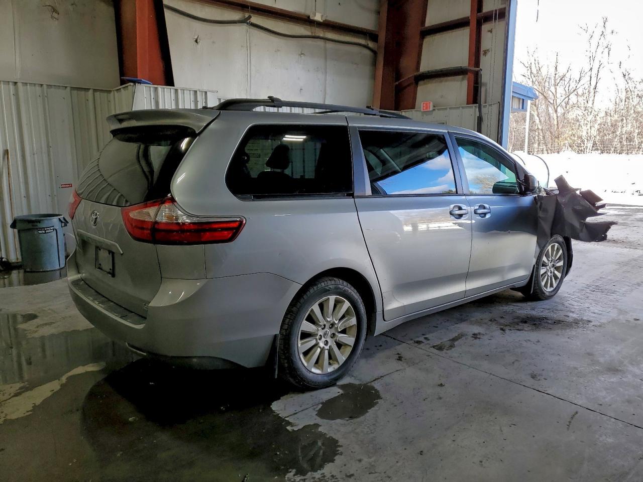 2016 TOYOTA SIENNA