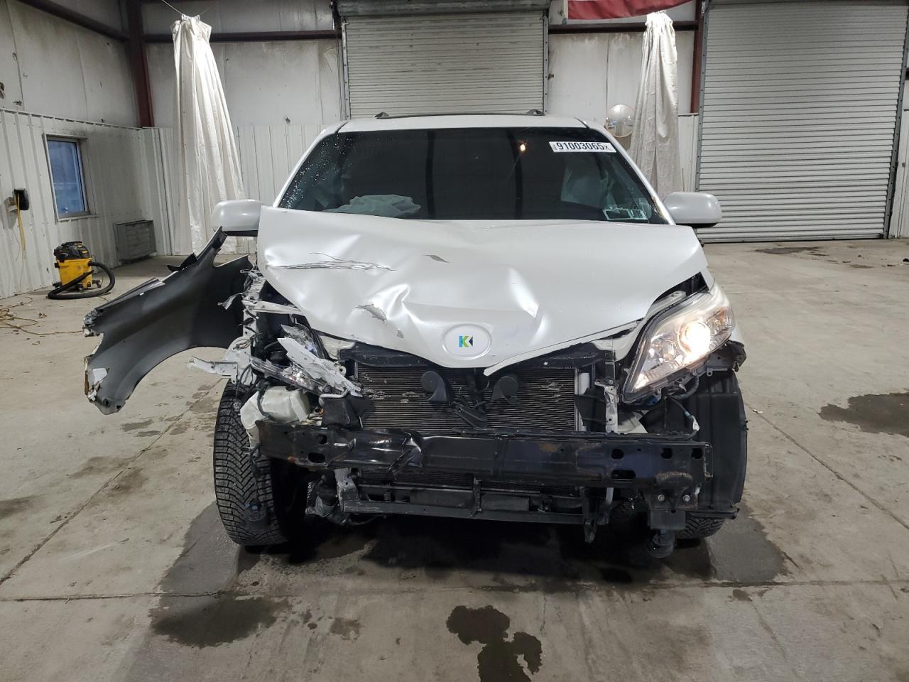 2015 TOYOTA SIENNA