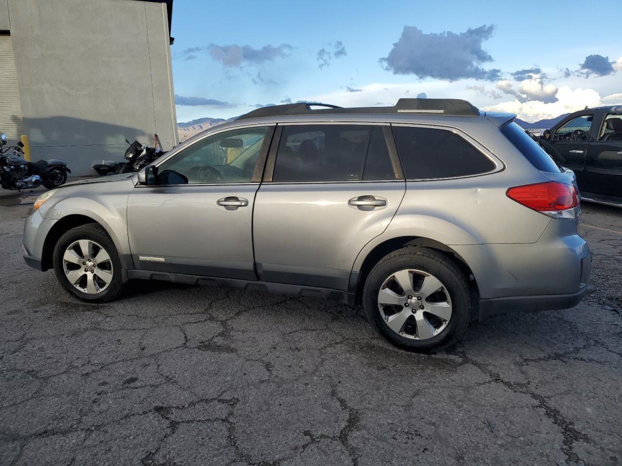 2010 SUBARU Outback