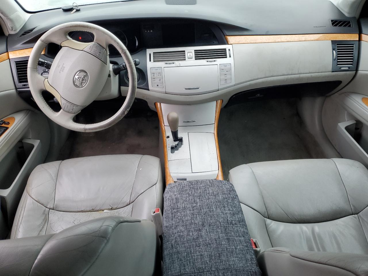 2005 TOYOTA Avalon