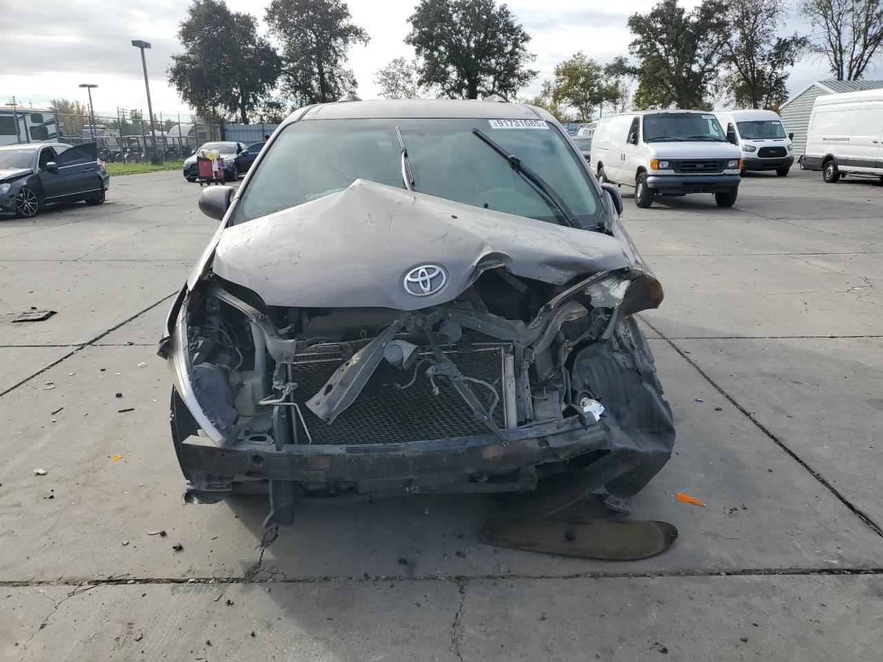 2014 TOYOTA SIENNA