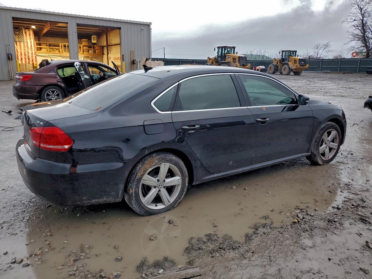2013 VOLKSWAGEN Passat