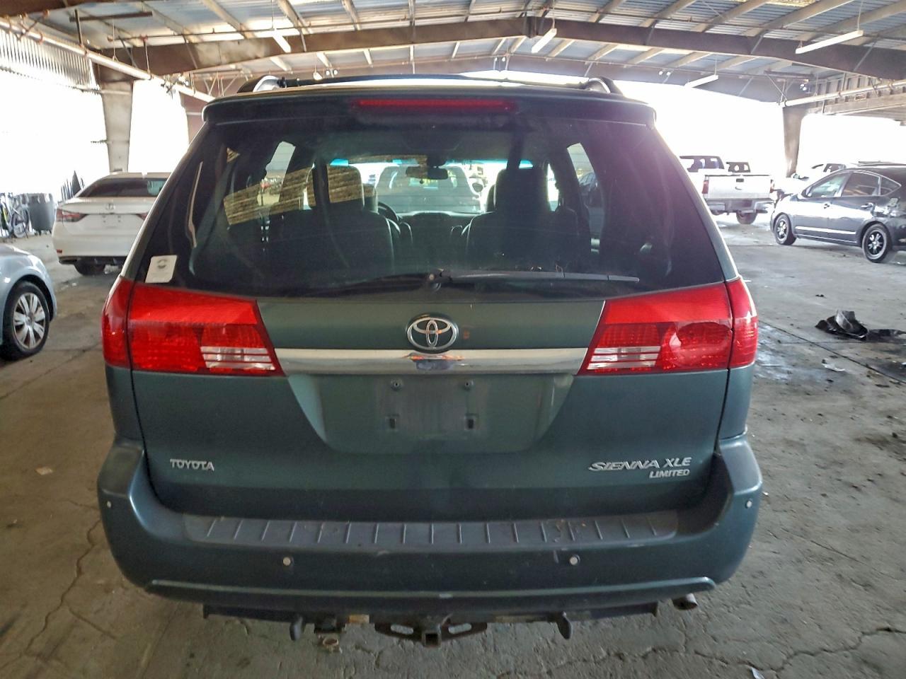 2010 TOYOTA SIENNA