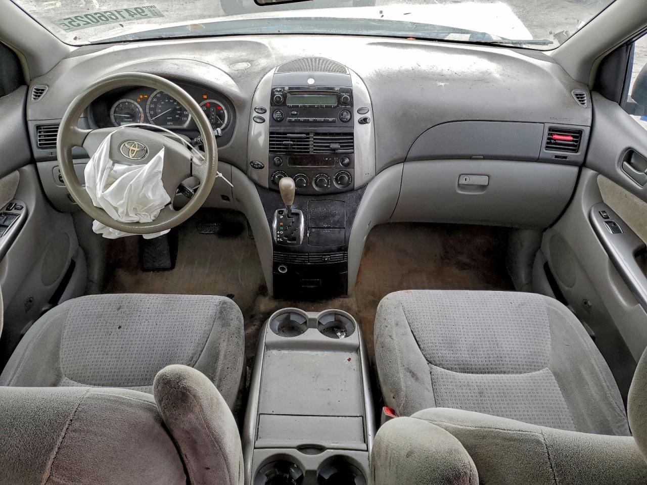 2010 TOYOTA SIENNA