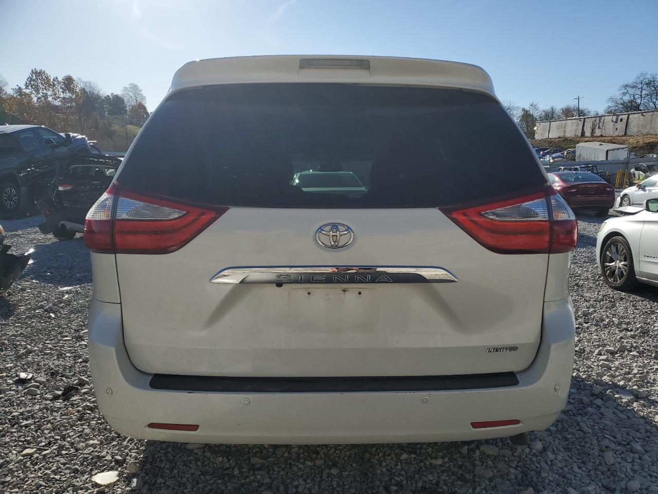 2015 TOYOTA SIENNA