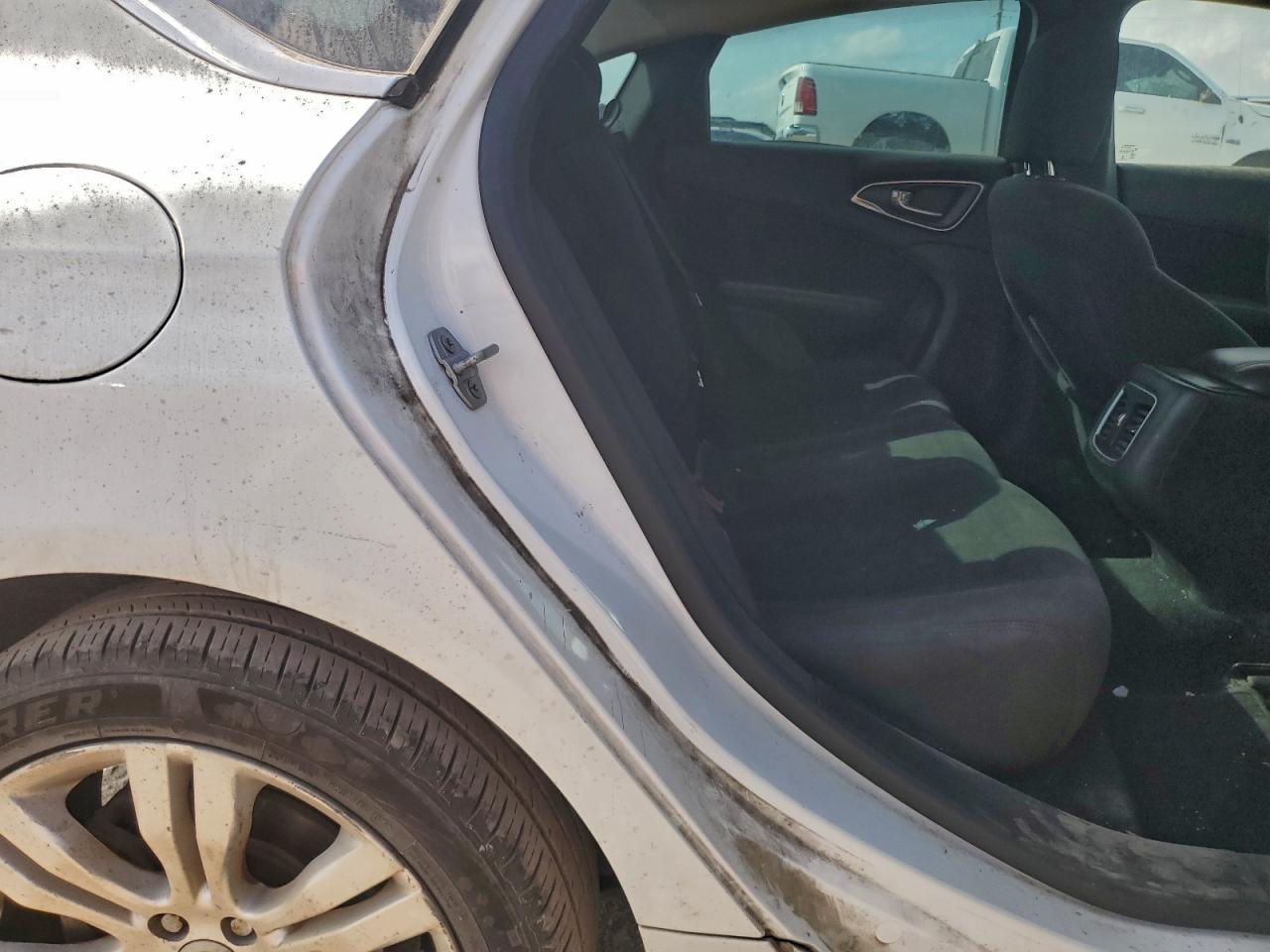2015 CHRYSLER 200