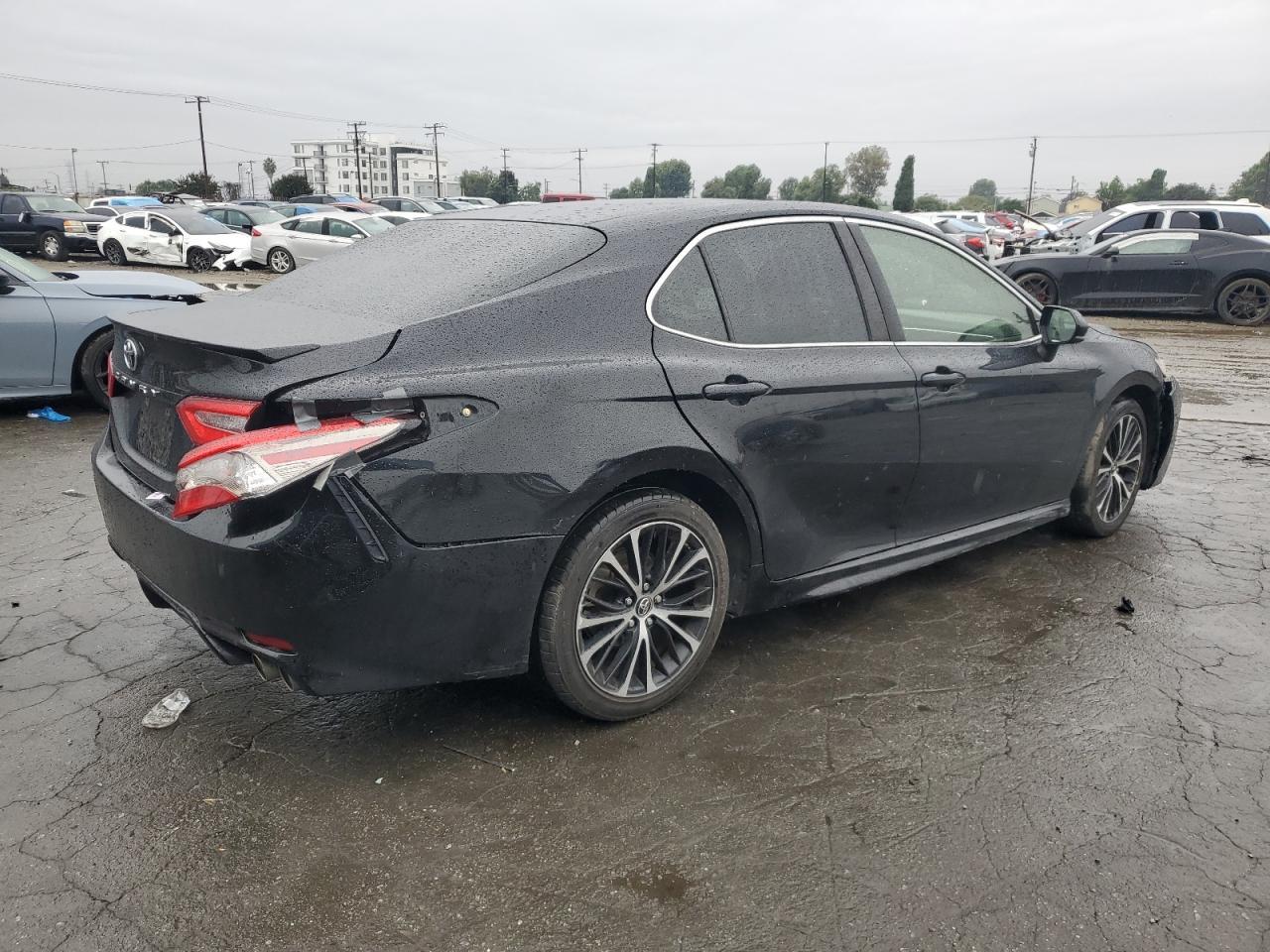 2018 TOYOTA CAMRY