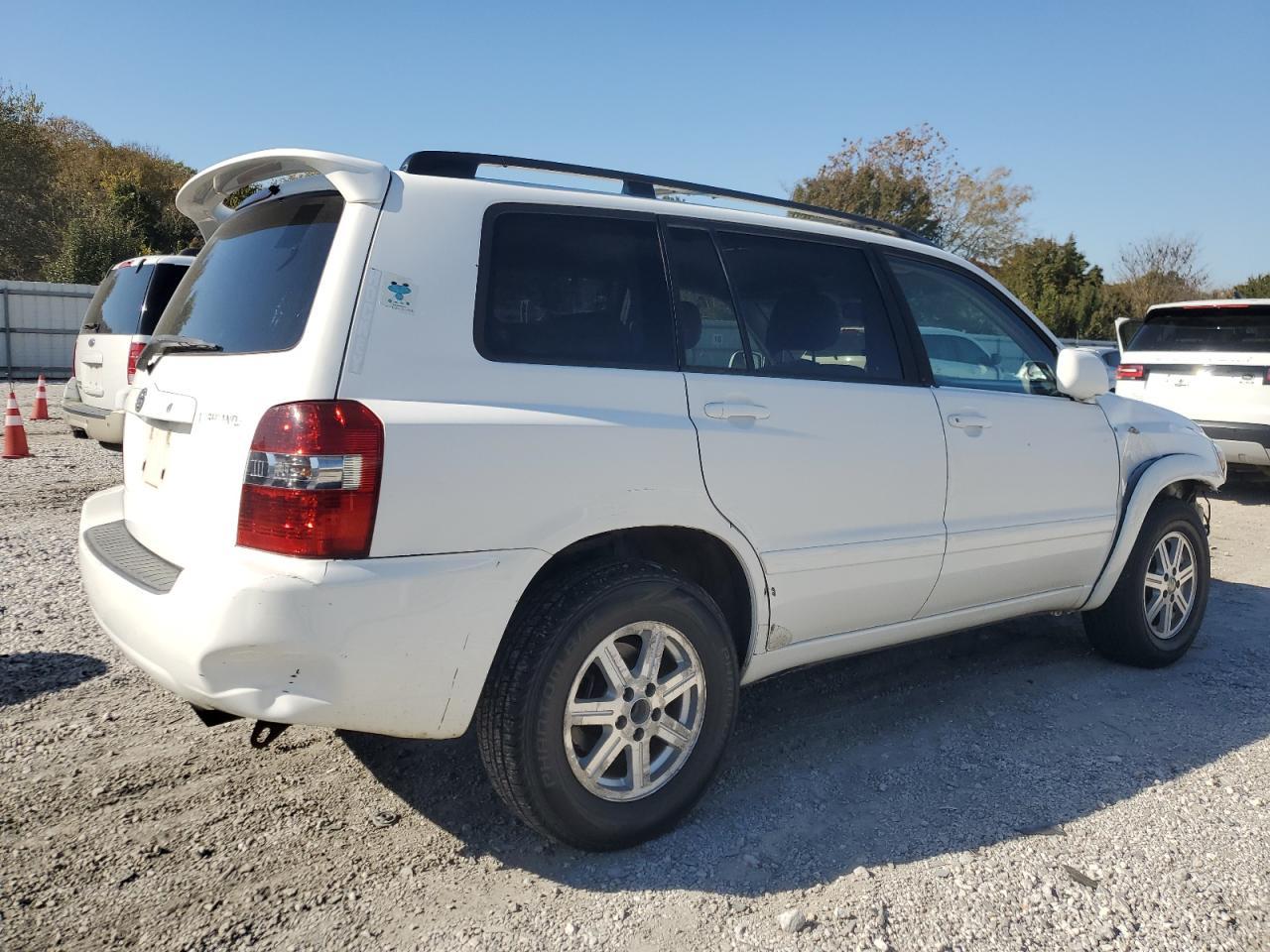 2004 TOYOTA HIGHLANDER