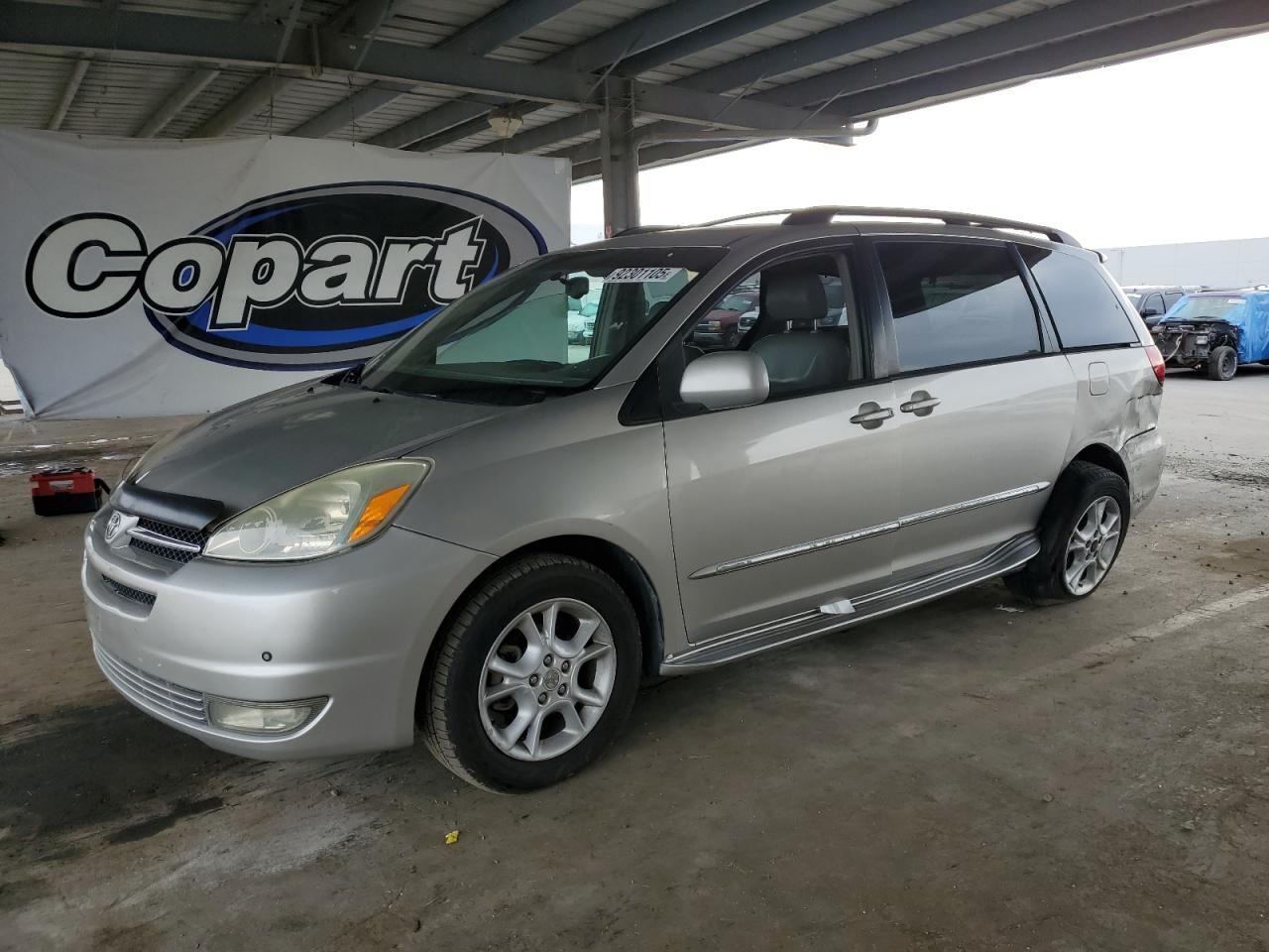 2004 TOYOTA SIENNA