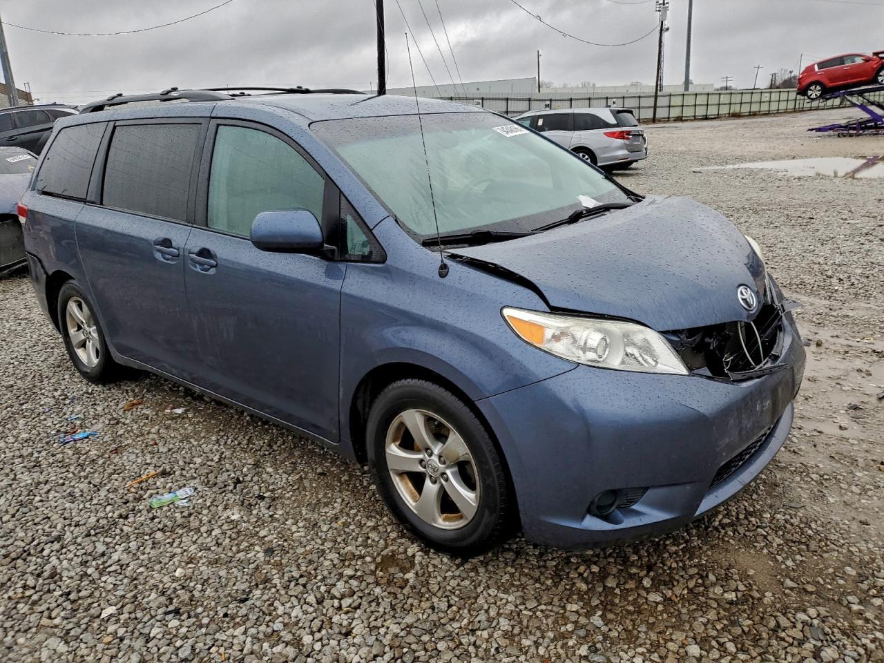 2013 TOYOTA SIENNA
