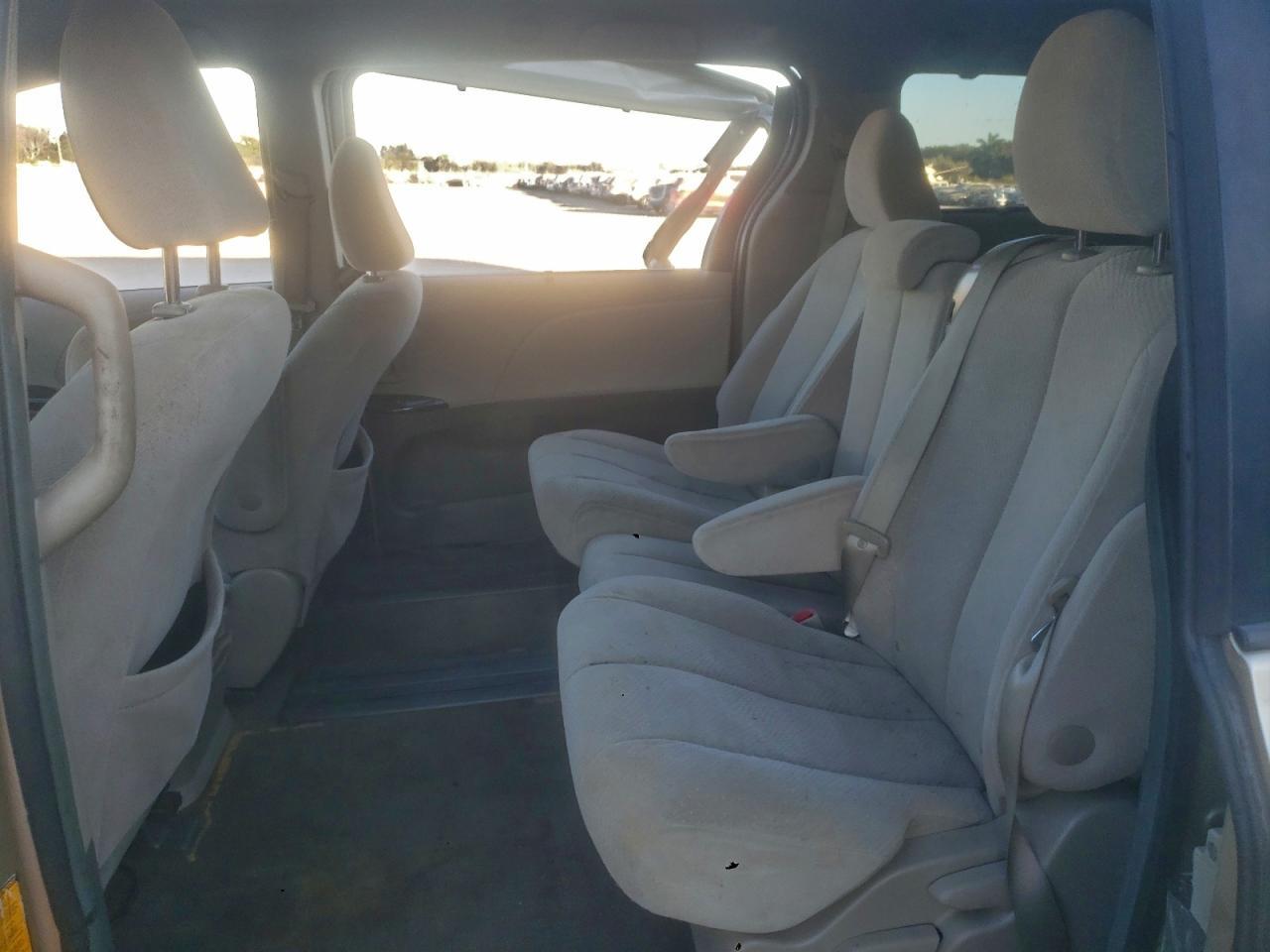 2013 TOYOTA SIENNA