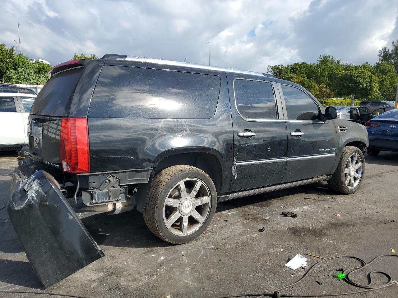 2011 CADILLAC Escalade ESV