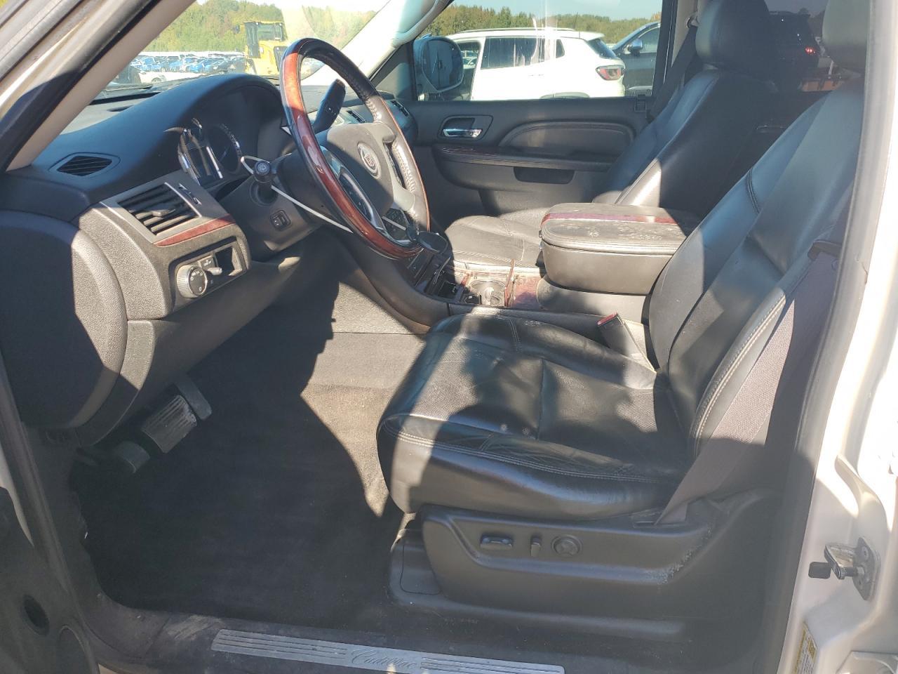 2010 CADILLAC Escalade ESV