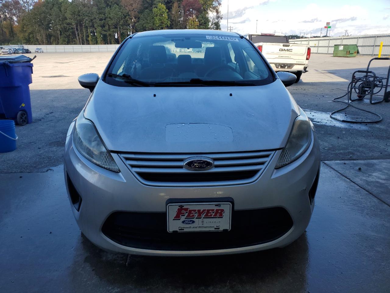 2013 FORD Fiesta