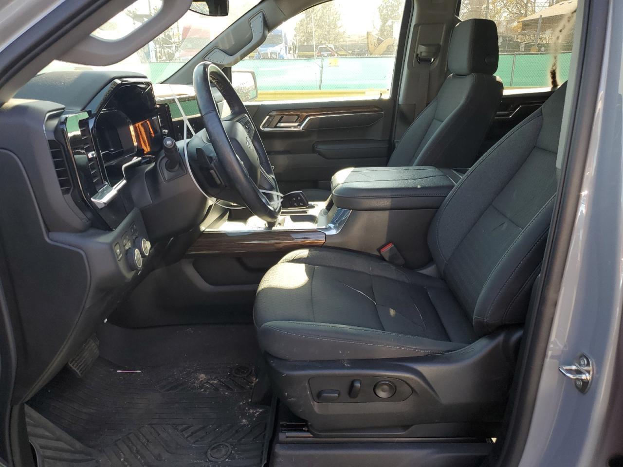 2024 CHEVROLET Silverado