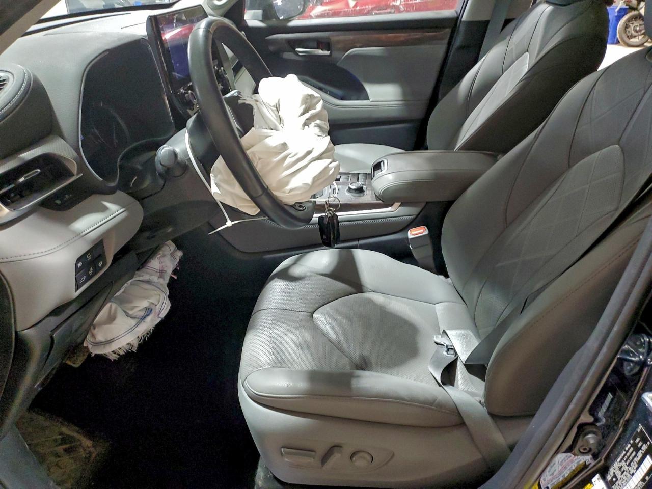 2020 TOYOTA HIGHLANDER