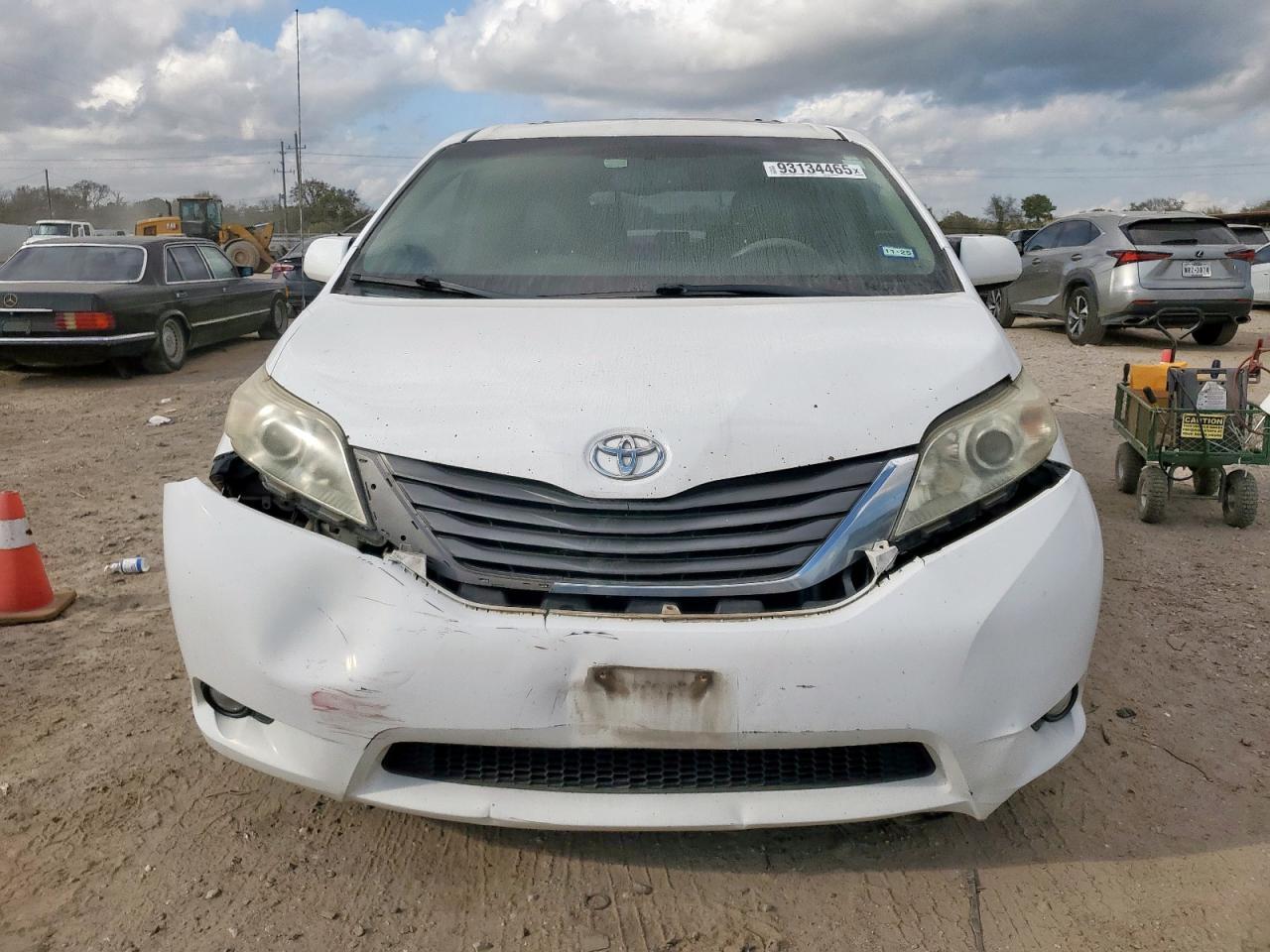 2013 TOYOTA SIENNA