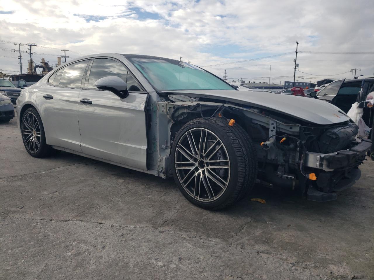 2018 PORSCHE Panamera