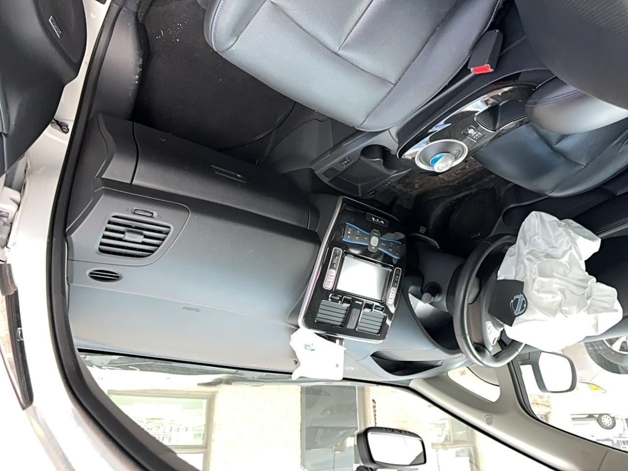 2015 NISSAN LEAF