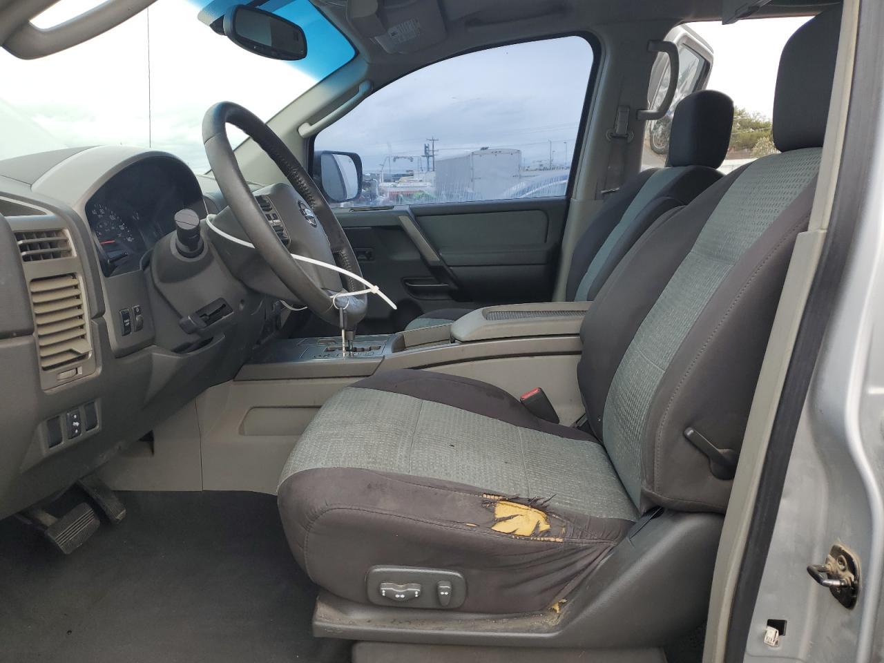 2004 NISSAN Titan