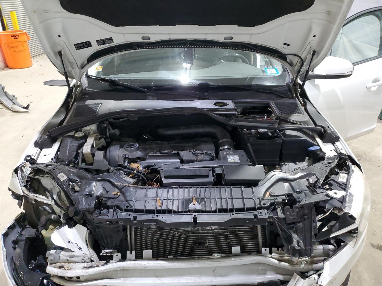 2015 VOLVO S60