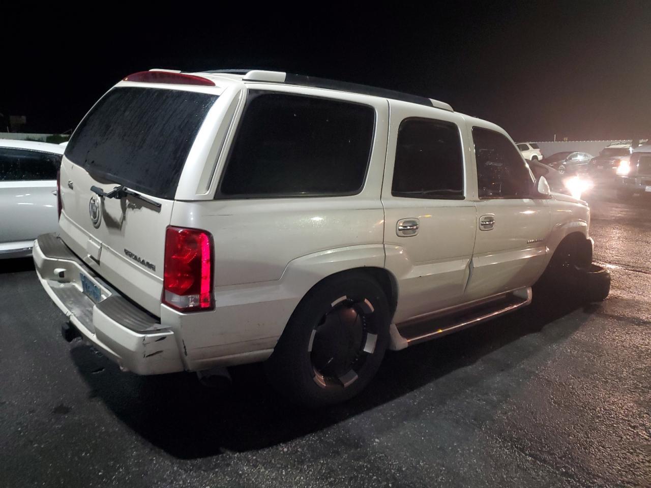 2004 CADILLAC ESCALADE