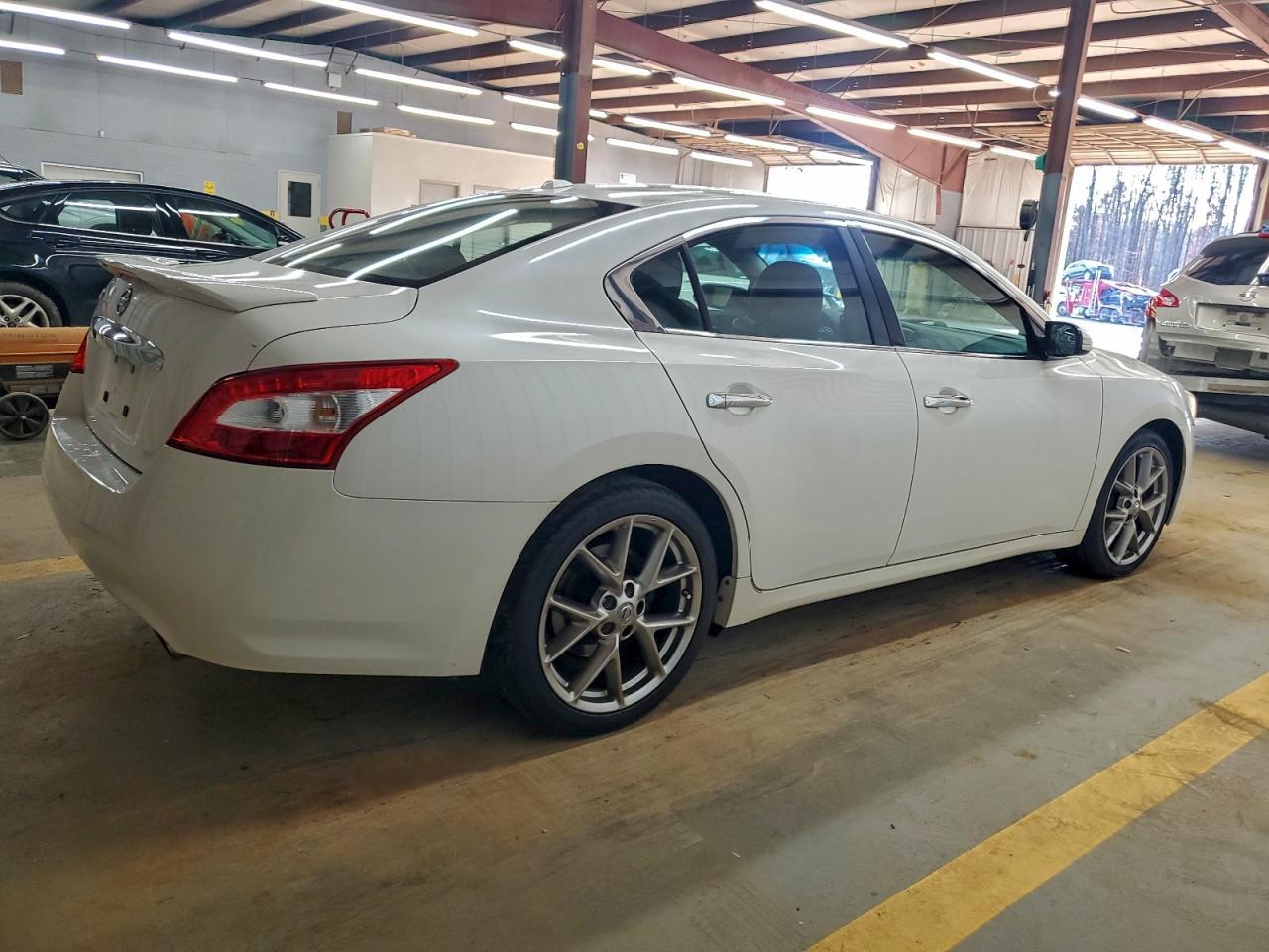 2010 NISSAN Maxima