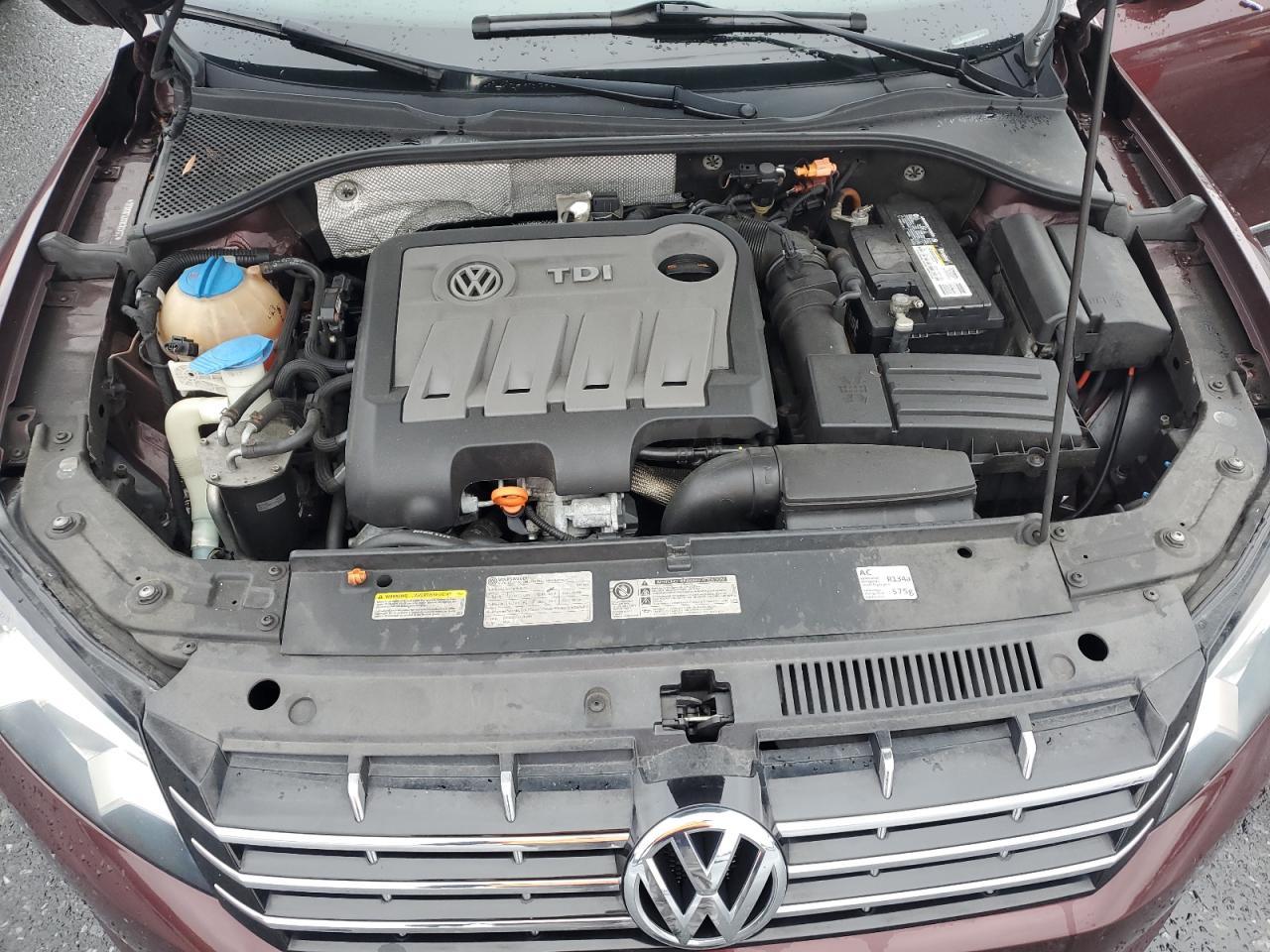 2013 VOLKSWAGEN Passat