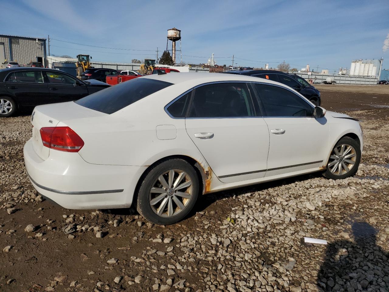 2013 VOLKSWAGEN Passat