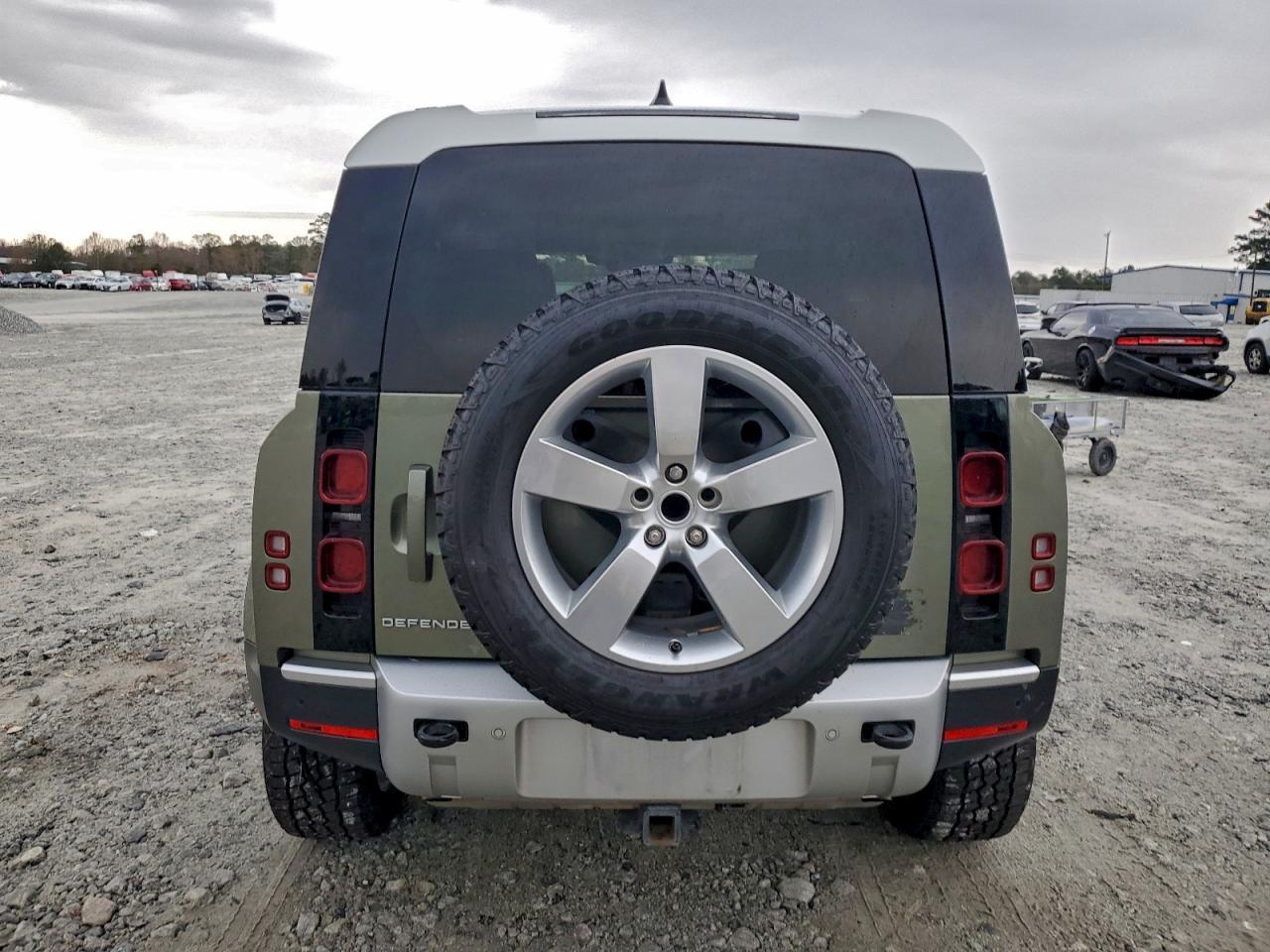 2024 LAND ROVER Defender