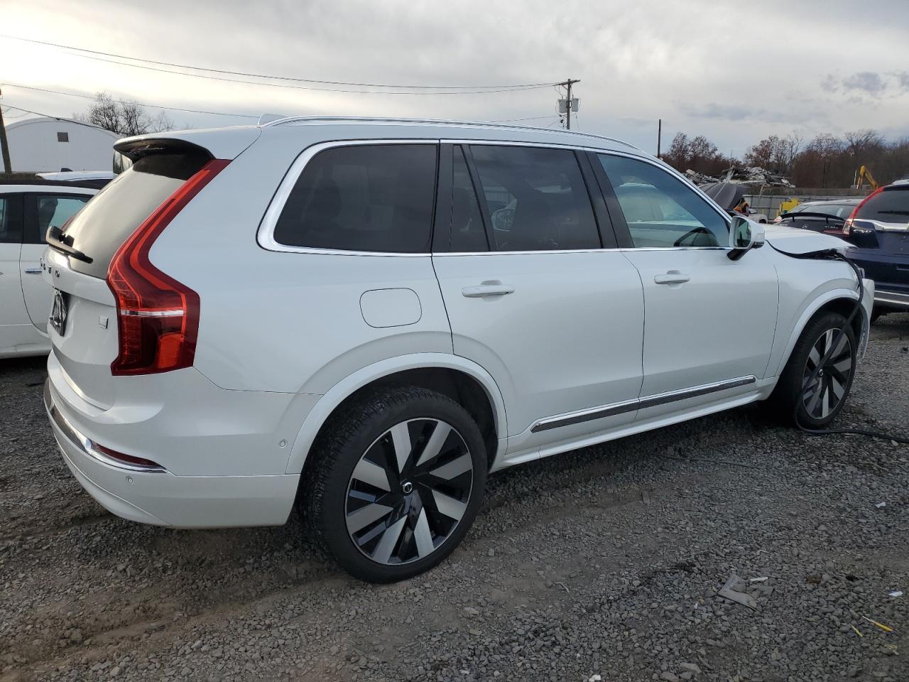 2024 VOLVO XC90