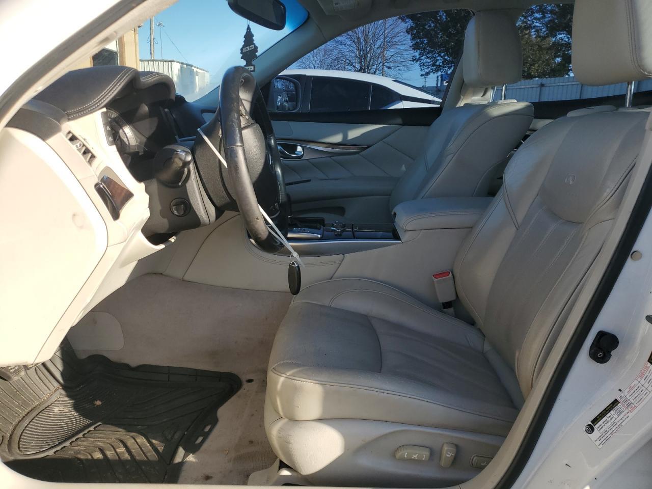 2011 INFINITI M37