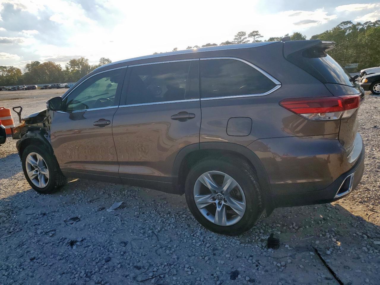 2017 TOYOTA HIGHLANDER