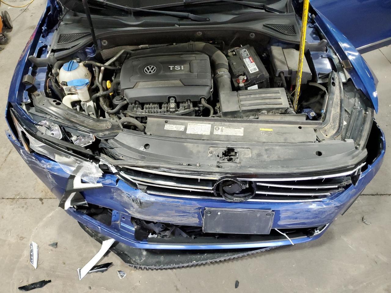 2017 VOLKSWAGEN Passat