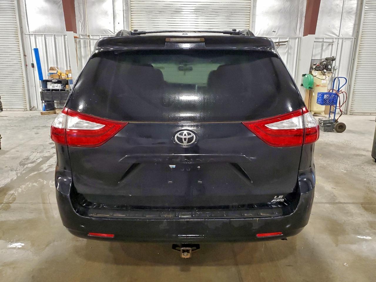 2017 TOYOTA SIENNA