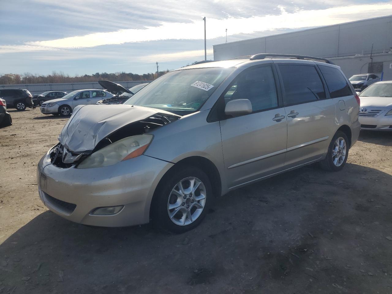 2006 TOYOTA SIENNA